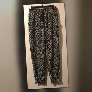 Blk and white plants